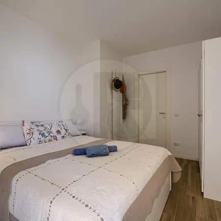 Lägenhet Le Coq Vista Mare *