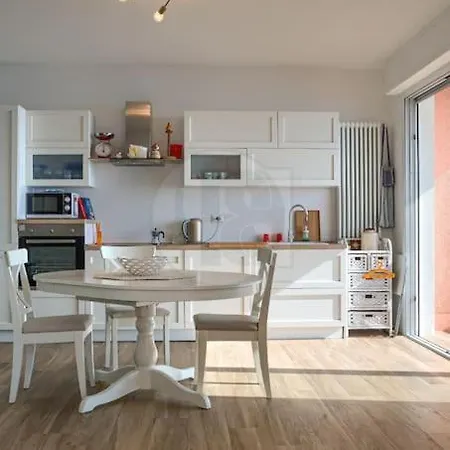 Le Coq Vista Mare Apartment *